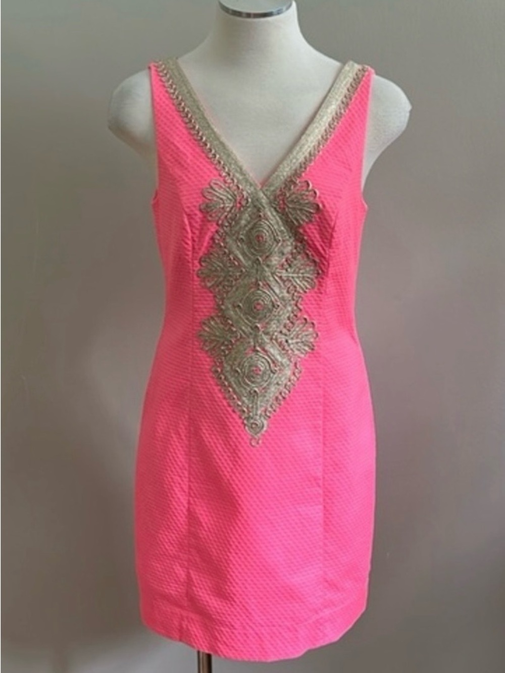 Lilly Pulitzer Pink Shift Dress Size 0 Gold Embroidered V Neck Preppy Barbiecore